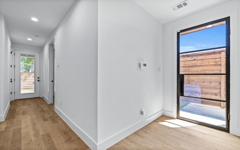 410 Avenue L #B, Dallas, TX 75203, 3 Bedrooms Bedrooms, ,3 BathroomsBathrooms,Residential Lease,For Rent,410 Avenue L,20967457