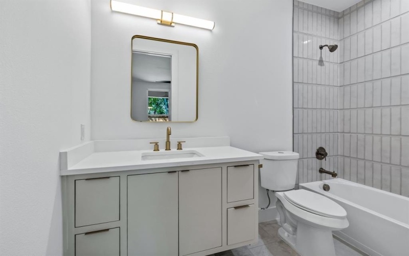 410 Avenue L #B, Dallas, TX 75203, 3 Bedrooms Bedrooms, ,3 BathroomsBathrooms,Residential Lease,For Rent,410 Avenue L,20967457