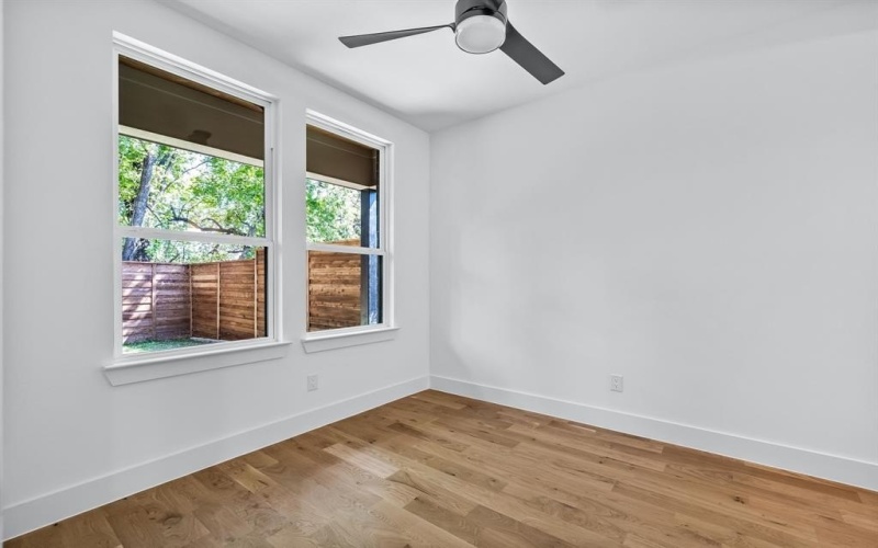 410 Avenue L #B, Dallas, TX 75203, 3 Bedrooms Bedrooms, ,3 BathroomsBathrooms,Residential Lease,For Rent,410 Avenue L,20967457