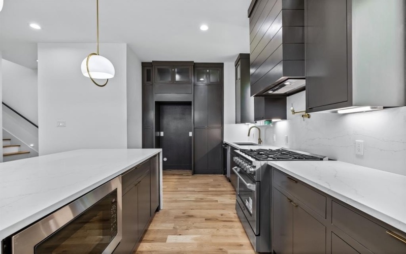 410 Avenue L #B, Dallas, TX 75203, 3 Bedrooms Bedrooms, ,3 BathroomsBathrooms,Residential Lease,For Rent,410 Avenue L,20967457