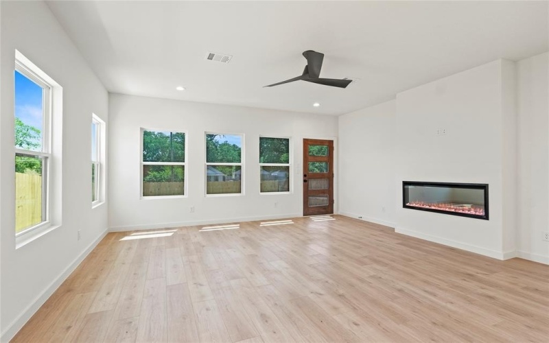 420 N Moore Street, Dallas, TX 75203, 3 Habitaciones Habitaciones , ,2 BañosBaños,Residential,En Venta,420 N Moore Street,20967543