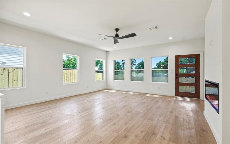 420 N Moore Street, Dallas, TX 75203, 3 Habitaciones Habitaciones , ,2 BañosBaños,Residential,En Venta,420 N Moore Street,20967543