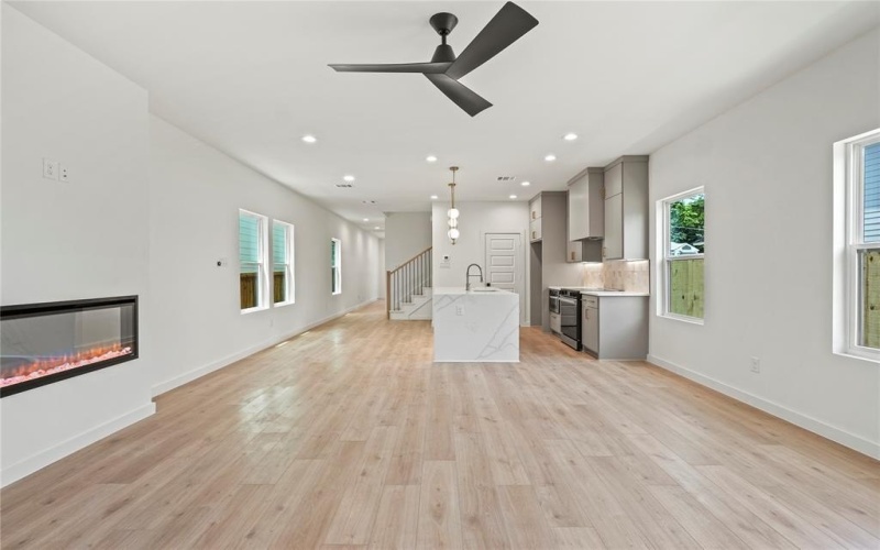 420 N Moore Street, Dallas, TX 75203, 3 Habitaciones Habitaciones , ,2 BañosBaños,Residential,En Venta,420 N Moore Street,20967543