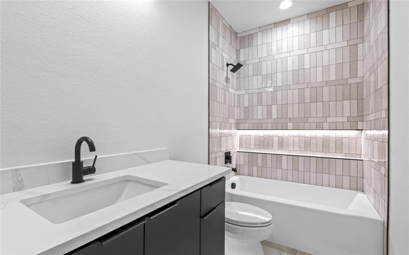 420 N Moore Street, Dallas, TX 75203, 3 Habitaciones Habitaciones , ,2 BañosBaños,Residential,En Venta,420 N Moore Street,20967543