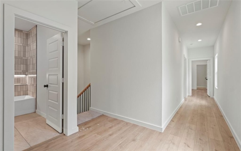 420 N Moore Street, Dallas, TX 75203, 3 Habitaciones Habitaciones , ,2 BañosBaños,Residential,En Venta,420 N Moore Street,20967543