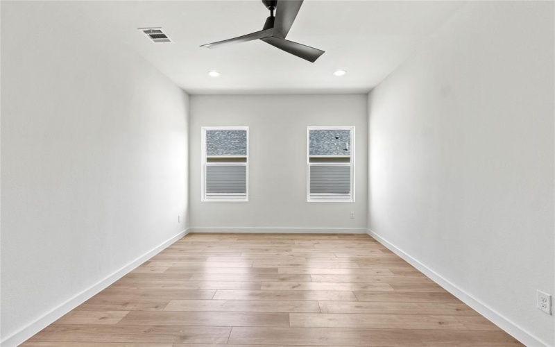 420 N Moore Street, Dallas, TX 75203, 3 Habitaciones Habitaciones , ,2 BañosBaños,Residential,En Venta,420 N Moore Street,20967543