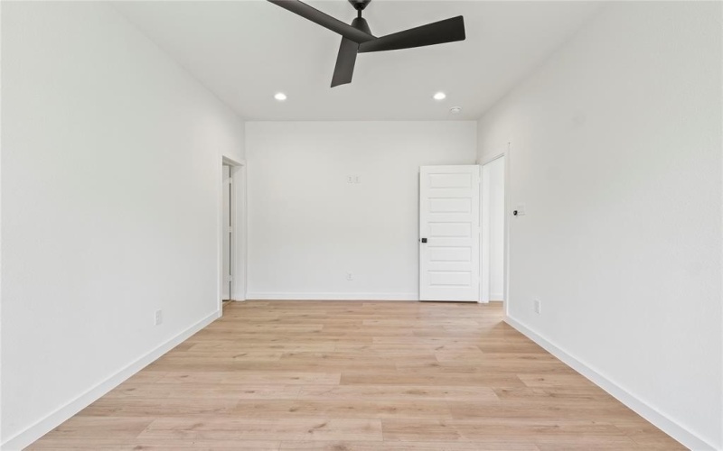 420 N Moore Street, Dallas, TX 75203, 3 Habitaciones Habitaciones , ,2 BañosBaños,Residential,En Venta,420 N Moore Street,20967543