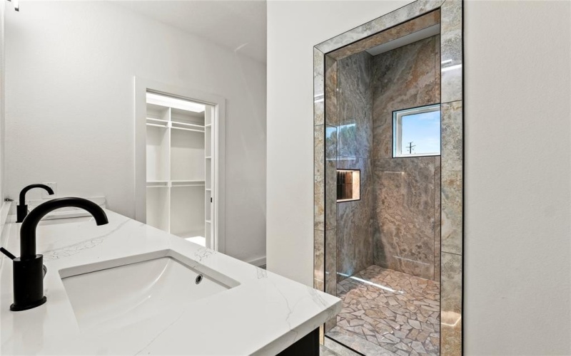 420 N Moore Street, Dallas, TX 75203, 3 Habitaciones Habitaciones , ,2 BañosBaños,Residential,En Venta,420 N Moore Street,20967543