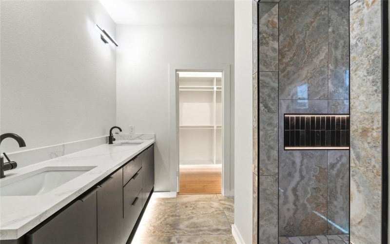 420 N Moore Street, Dallas, TX 75203, 3 Habitaciones Habitaciones , ,2 BañosBaños,Residential,En Venta,420 N Moore Street,20967543