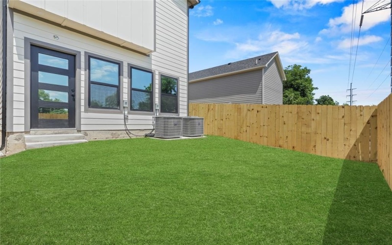 420 N Moore Street, Dallas, TX 75203, 3 Habitaciones Habitaciones , ,2 BañosBaños,Residential,En Venta,420 N Moore Street,20967543