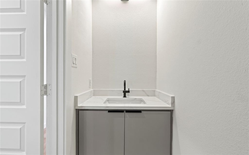 420 N Moore Street, Dallas, TX 75203, 3 Habitaciones Habitaciones , ,2 BañosBaños,Residential,En Venta,420 N Moore Street,20967543