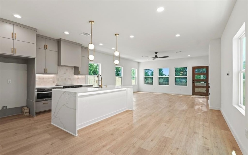 420 N Moore Street, Dallas, TX 75203, 3 Habitaciones Habitaciones , ,2 BañosBaños,Residential,En Venta,420 N Moore Street,20967543