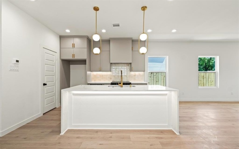 420 N Moore Street, Dallas, TX 75203, 3 Habitaciones Habitaciones , ,2 BañosBaños,Residential,En Venta,420 N Moore Street,20967543