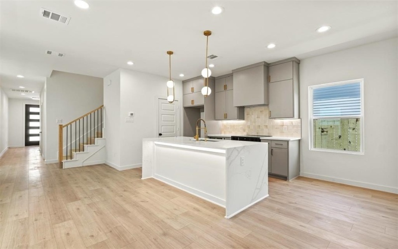 420 N Moore Street, Dallas, TX 75203, 3 Habitaciones Habitaciones , ,2 BañosBaños,Residential,En Venta,420 N Moore Street,20967543