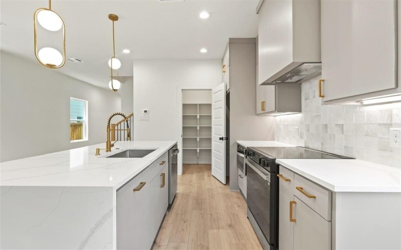 420 N Moore Street, Dallas, TX 75203, 3 Habitaciones Habitaciones , ,2 BañosBaños,Residential,En Venta,420 N Moore Street,20967543