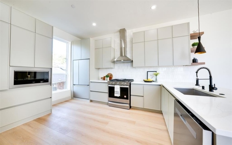 512 N Lancaster Street #13, Dallas, TX 75203, 3 Habitaciones Habitaciones , ,3 BañosBaños,Residential Lease,En Alquiler,512 N Lancaster Street,20967846