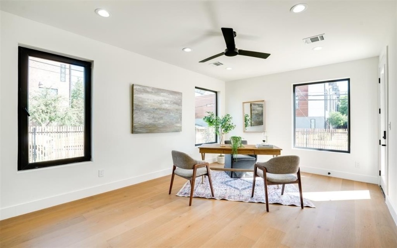 3825 Munger Avenue, Dallas, TX 75206, 3 Bedrooms Bedrooms, ,3 BathroomsBathrooms,Residential,For Sale,3825 Munger Avenue,20967878