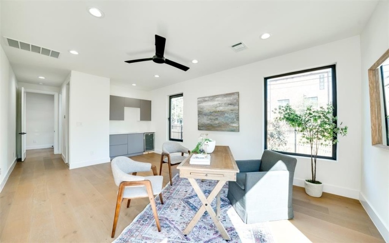 3825 Munger Avenue, Dallas, TX 75206, 3 Bedrooms Bedrooms, ,3 BathroomsBathrooms,Residential,For Sale,3825 Munger Avenue,20967878