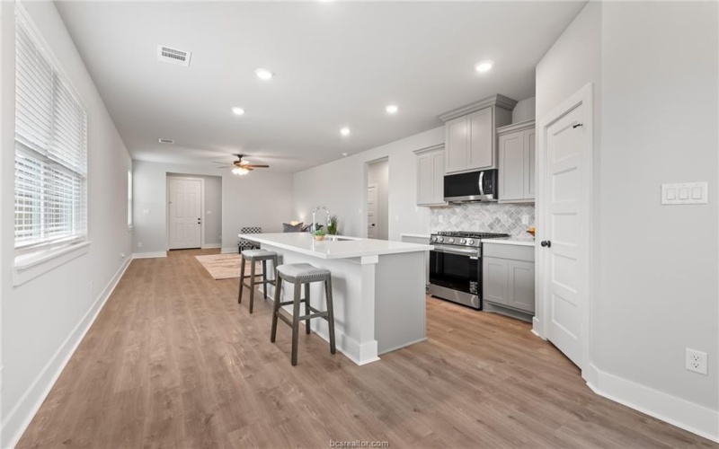 913 Fork Court, College Station, TX 77845, 4 Habitaciones Habitaciones , ,2 BañosBaños,Residential,En Venta,913 Fork Court,25006870