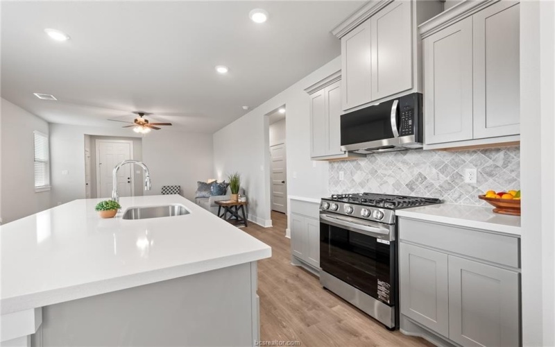 913 Fork Court, College Station, TX 77845, 4 Habitaciones Habitaciones , ,2 BañosBaños,Residential,En Venta,913 Fork Court,25006870