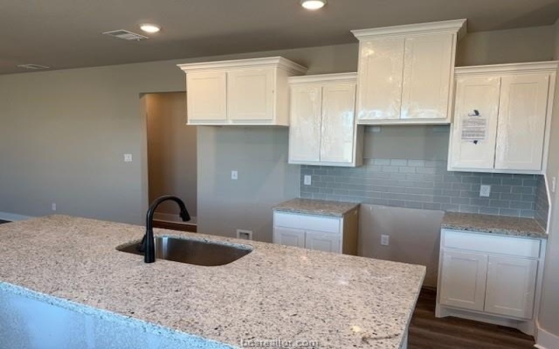 913 Fork Court, College Station, TX 77845, 4 Habitaciones Habitaciones , ,2 BañosBaños,Residential,En Venta,913 Fork Court,25006870