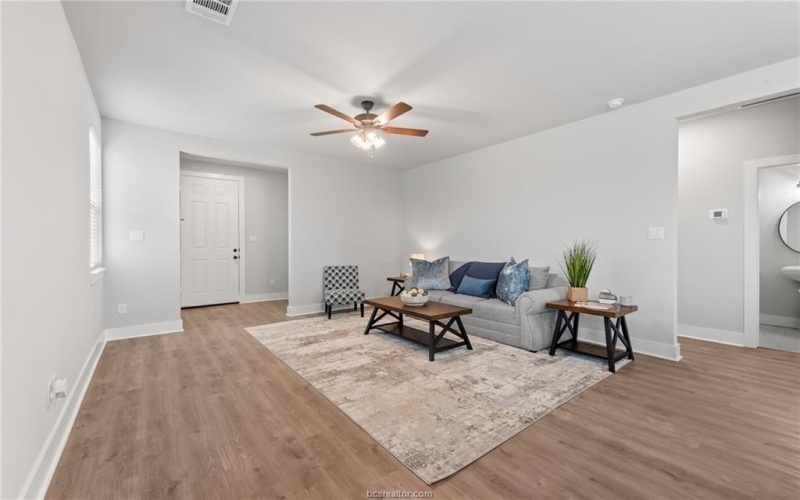 913 Fork Court, College Station, TX 77845, 4 Habitaciones Habitaciones , ,2 BañosBaños,Residential,En Venta,913 Fork Court,25006870