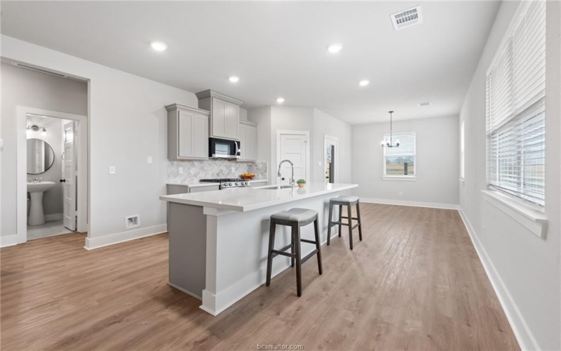 913 Fork Court, College Station, TX 77845, 4 Habitaciones Habitaciones , ,2 BañosBaños,Residential,En Venta,913 Fork Court,25006870