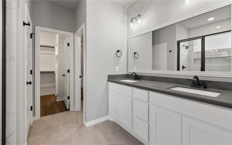 6434 Raleigh Loop, College Station, TX 77845, 4 Bedrooms Bedrooms, ,3 BathroomsBathrooms,Residential,For Sale,6434 Raleigh Loop,25006915