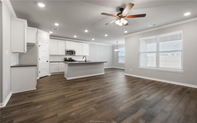 6434 Raleigh Loop, College Station, TX 77845, 4 Bedrooms Bedrooms, ,3 BathroomsBathrooms,Residential,For Sale,6434 Raleigh Loop,25006915