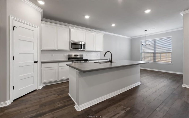 6434 Raleigh Loop, College Station, TX 77845, 4 Bedrooms Bedrooms, ,3 BathroomsBathrooms,Residential,For Sale,6434 Raleigh Loop,25006915