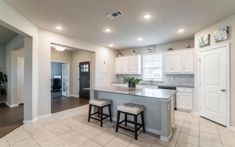 2315 Willow Wood Trail, Oak Ridge, TX 75161, 4 Bedrooms Bedrooms, ,2 BathroomsBathrooms,Residential,For Sale,2315 Willow Wood Trail,20894449