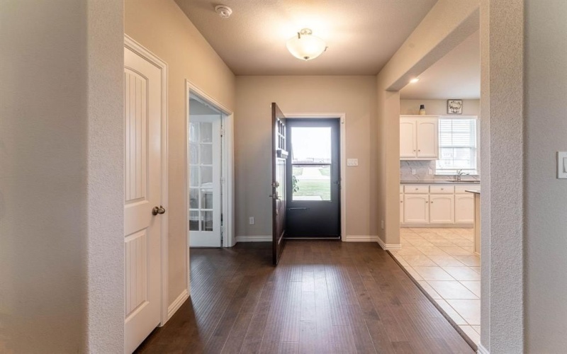 2315 Willow Wood Trail, Oak Ridge, TX 75161, 4 Bedrooms Bedrooms, ,2 BathroomsBathrooms,Residential,For Sale,2315 Willow Wood Trail,20894449