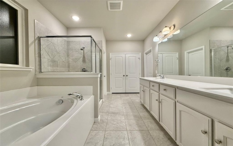 2315 Willow Wood Trail, Oak Ridge, TX 75161, 4 Bedrooms Bedrooms, ,2 BathroomsBathrooms,Residential,For Sale,2315 Willow Wood Trail,20894449