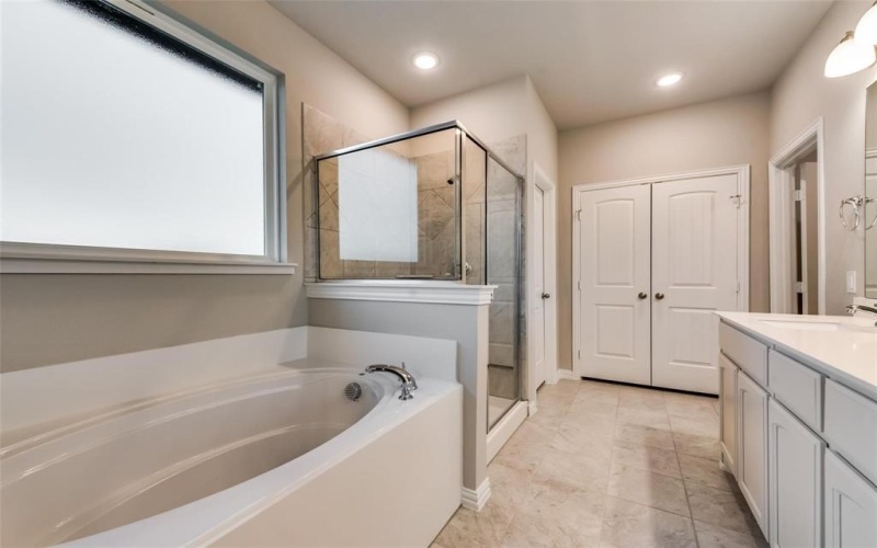2315 Willow Wood Trail, Oak Ridge, TX 75161, 4 Bedrooms Bedrooms, ,2 BathroomsBathrooms,Residential,For Sale,2315 Willow Wood Trail,20894449