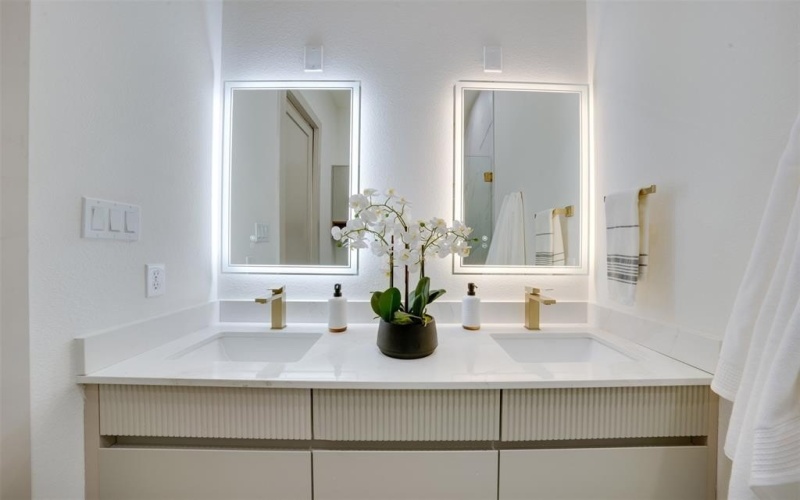 512 N Lancaster Street, Dallas, TX 75203, 3 Bedrooms Bedrooms, ,3 BathroomsBathrooms,Residential,For Sale,512 N Lancaster Street,20968744