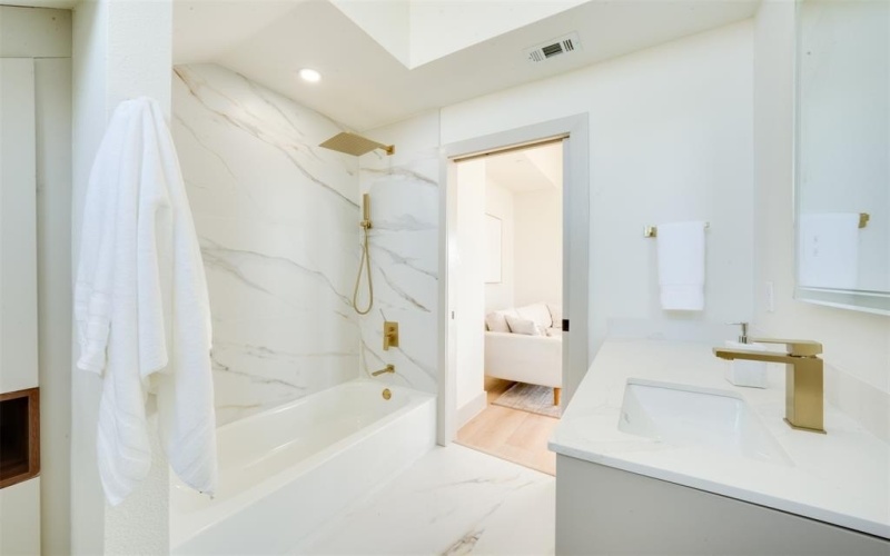 512 N Lancaster Street, Dallas, TX 75203, 3 Bedrooms Bedrooms, ,3 BathroomsBathrooms,Residential,For Sale,512 N Lancaster Street,20968744
