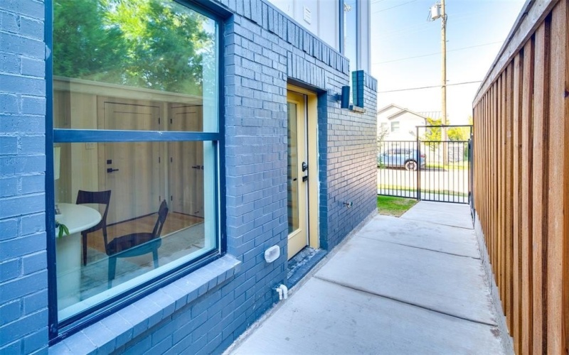 512 N Lancaster Street, Dallas, TX 75203, 3 Bedrooms Bedrooms, ,3 BathroomsBathrooms,Residential,For Sale,512 N Lancaster Street,20968744