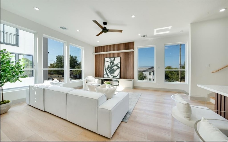 512 N Lancaster Street, Dallas, TX 75203, 3 Bedrooms Bedrooms, ,3 BathroomsBathrooms,Residential,For Sale,512 N Lancaster Street,20968744