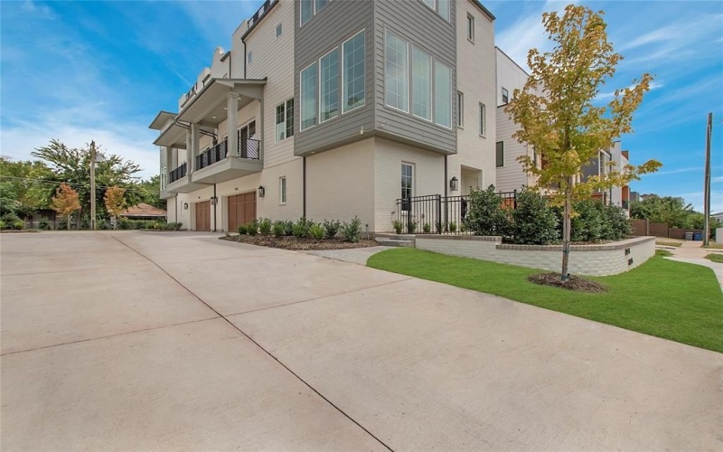 1031 Mobile Street, Dallas, TX 75208, 3 Bedrooms Bedrooms, ,3 BathroomsBathrooms,Residential Lease,For Rent,1031 Mobile Street,20968852