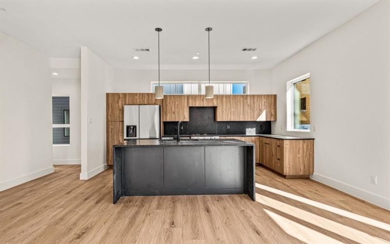 2206 Arroyo Avenue #105, Dallas, TX 75219, 2 Bedrooms Bedrooms, ,2 BathroomsBathrooms,Residential Lease,For Rent,2206 Arroyo Avenue,20968947