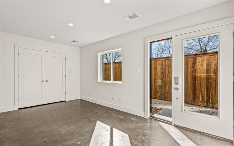 2206 Arroyo Avenue #105, Dallas, TX 75219, 2 Bedrooms Bedrooms, ,2 BathroomsBathrooms,Residential Lease,For Rent,2206 Arroyo Avenue,20968947