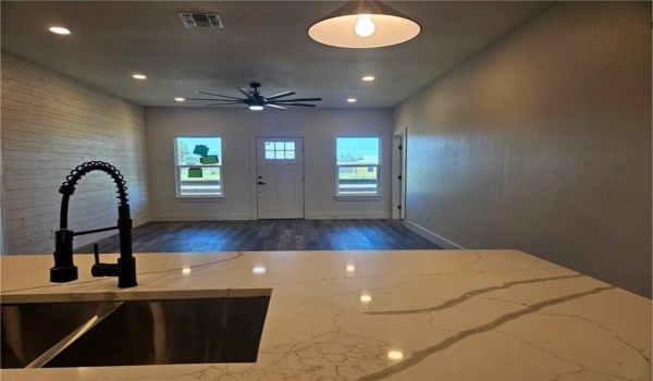 107 N Commercial Street, Aransas Pass, TX 78336, ,Commercial Sale,For Sale,107 N Commercial Street,439282