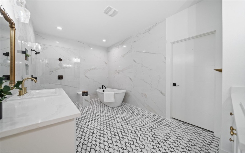 2566 Pacific View, Corpus Christi, TX 78415, 5 Bedrooms Bedrooms, ,5 BathroomsBathrooms,Residential,For Sale,2566 Pacific View,440081