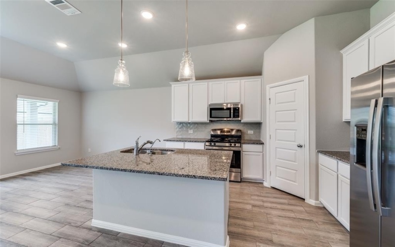 13113 Yellowstone Way, Providence Village, TX 76227, 3 Bedrooms Bedrooms, ,2 BathroomsBathrooms,Residential Lease,For Rent,13113 Yellowstone Way,20969375