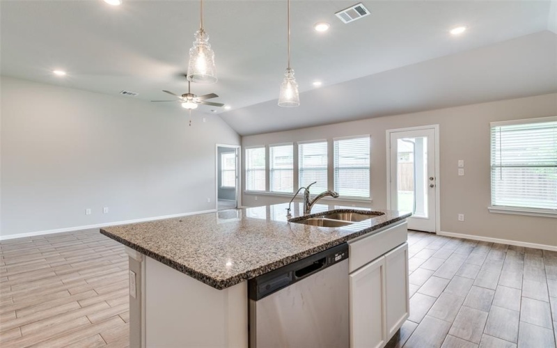 13113 Yellowstone Way, Providence Village, TX 76227, 3 Bedrooms Bedrooms, ,2 BathroomsBathrooms,Residential Lease,For Rent,13113 Yellowstone Way,20969375