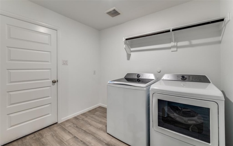 13113 Yellowstone Way, Providence Village, TX 76227, 3 Bedrooms Bedrooms, ,2 BathroomsBathrooms,Residential Lease,For Rent,13113 Yellowstone Way,20969375