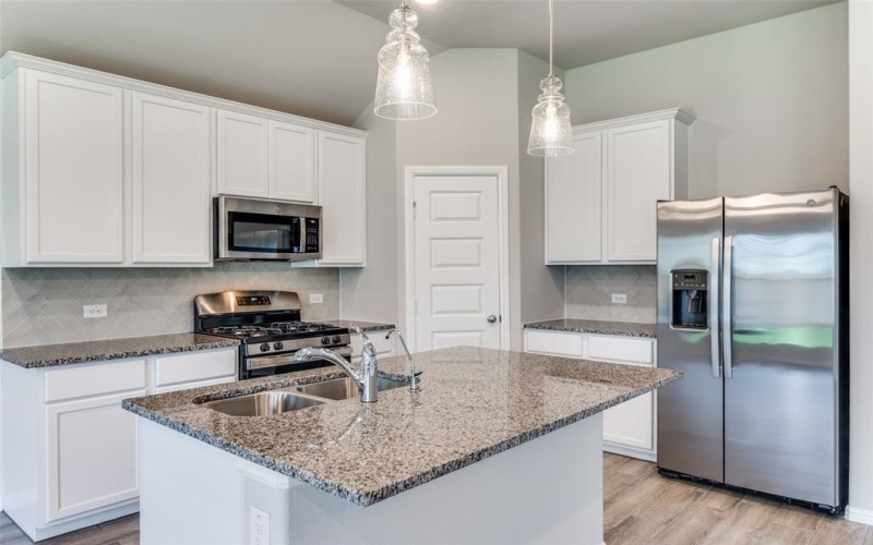 13113 Yellowstone Way, Providence Village, TX 76227, 3 Bedrooms Bedrooms, ,2 BathroomsBathrooms,Residential Lease,For Rent,13113 Yellowstone Way,20969375