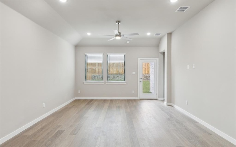 1005 London Town Lane, McKinney, TX 75071, 4 Bedrooms Bedrooms, ,3 BathroomsBathrooms,Residential,For Sale,1005 London Town Lane,20969383