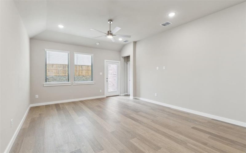 1005 London Town Lane, McKinney, TX 75071, 4 Bedrooms Bedrooms, ,3 BathroomsBathrooms,Residential,For Sale,1005 London Town Lane,20969383
