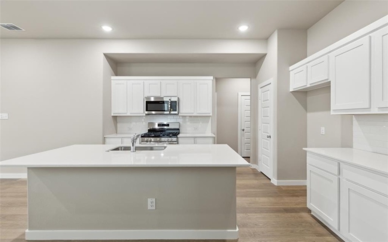 1005 London Town Lane, McKinney, TX 75071, 4 Bedrooms Bedrooms, ,3 BathroomsBathrooms,Residential,For Sale,1005 London Town Lane,20969383